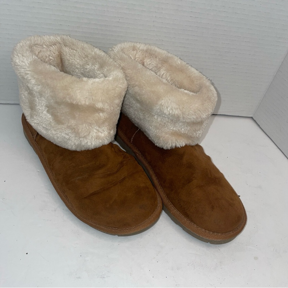 The Arizona Jean Co. Memory Foam Furry boots Camel Color Women’s Sz 7.5